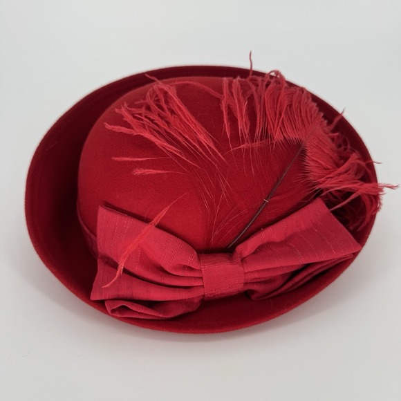 Vintage Red 100% Wool Cloche Hat with Feather & Bow Elegant Retro Women's - Picture 1 of 7